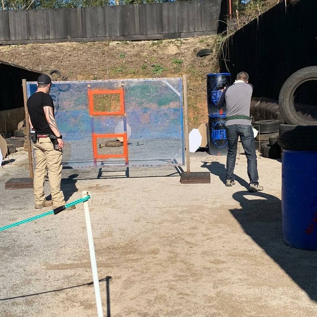 Tirada de tiro deportivo con airsoft a pleno sol en Gijón